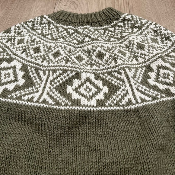 Hand knit green sweater - Picture 4 of 5